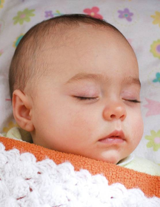 一岁宝宝最近睡觉出汗调节宝宝睡觉出汗的方法