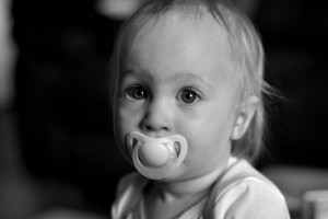 喝母乳的婴儿舌苔厚白是怎么回事婴儿舌苔厚白怎么办